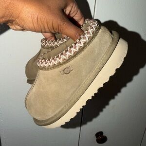 Toddler olive tasman UGG size 9C